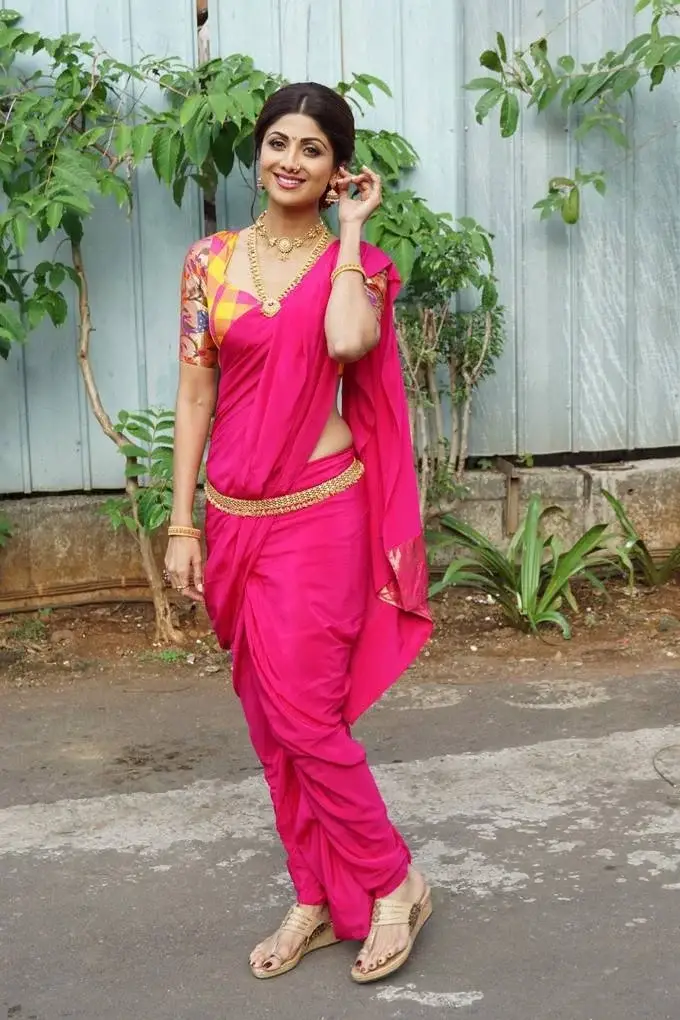 South Indian Model Shilpa Shetty In Traditional Pink Saree